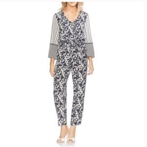 EUC VINCE CAMUTO BLUE WHITE POLYESTER BELTED JUMPSUIT/ROMPER 3/4 BELL SLEEVES XS